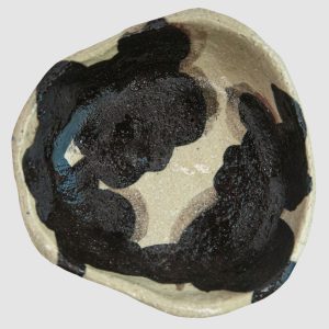 Discover the Kattu Moo Ceramic Dish, inspired by the soft, organic forms of nature, it features a striking black-and-cream pattern of interlocking cloud-like bubbles. Handcrafted in Australia, perfect for trinkets, jewellery, or as a decorative accent.