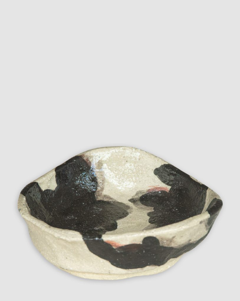 Discover the Kattu Moo Ceramic Dish, inspired by the soft, organic forms of nature, it features a striking black-and-cream pattern of interlocking cloud-like bubbles. Handcrafted in Australia, perfect for trinkets, jewellery, or as a decorative accent.